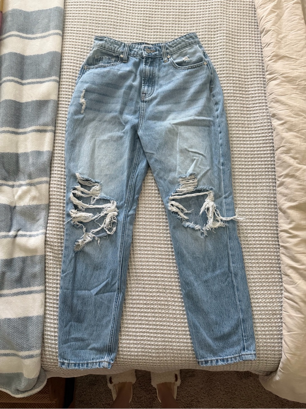Light Wash Distressed Boyfriend Jeans - Blue